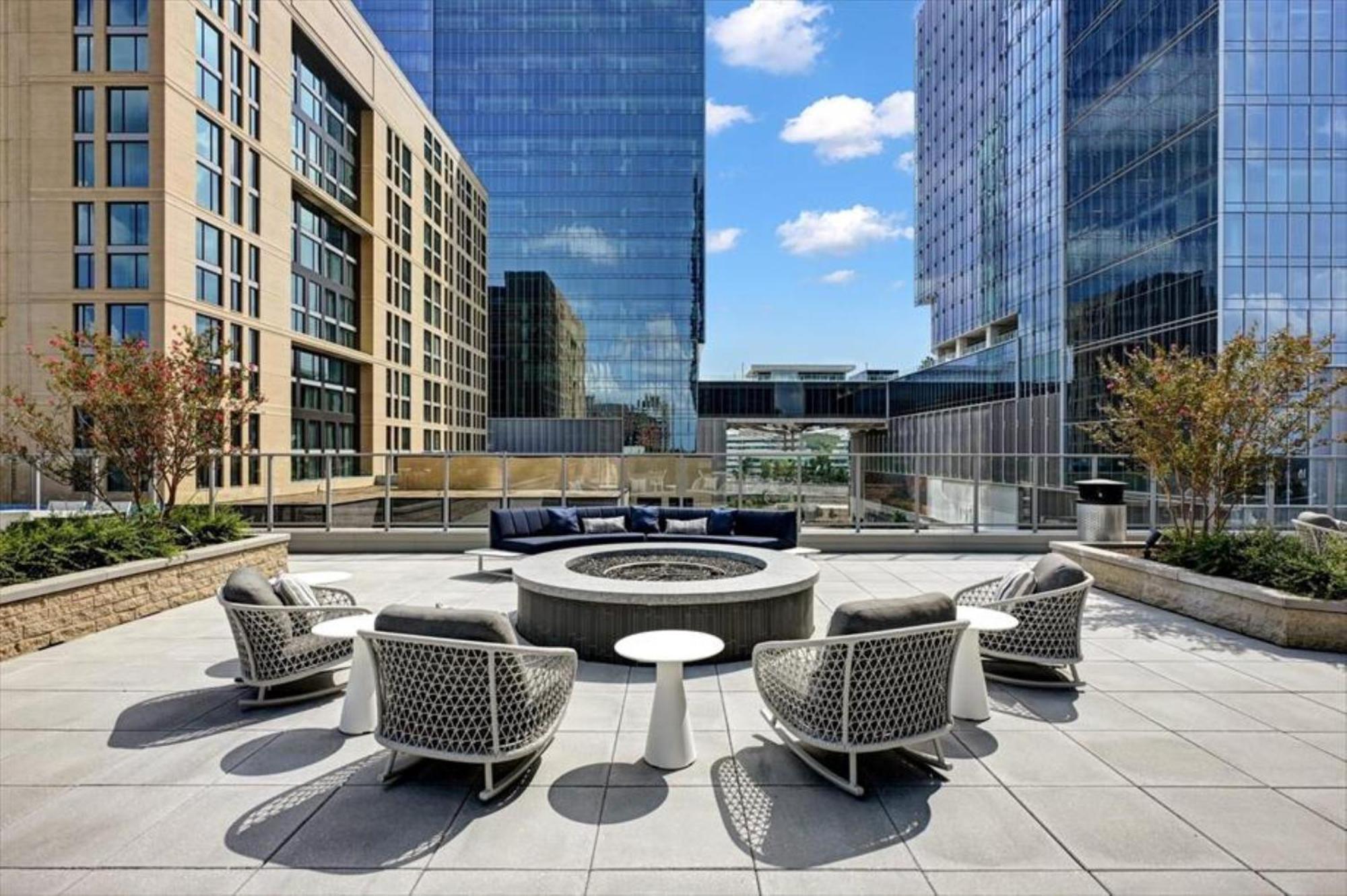 Global Luxury Suites At Town Center Reston Bagian luar foto