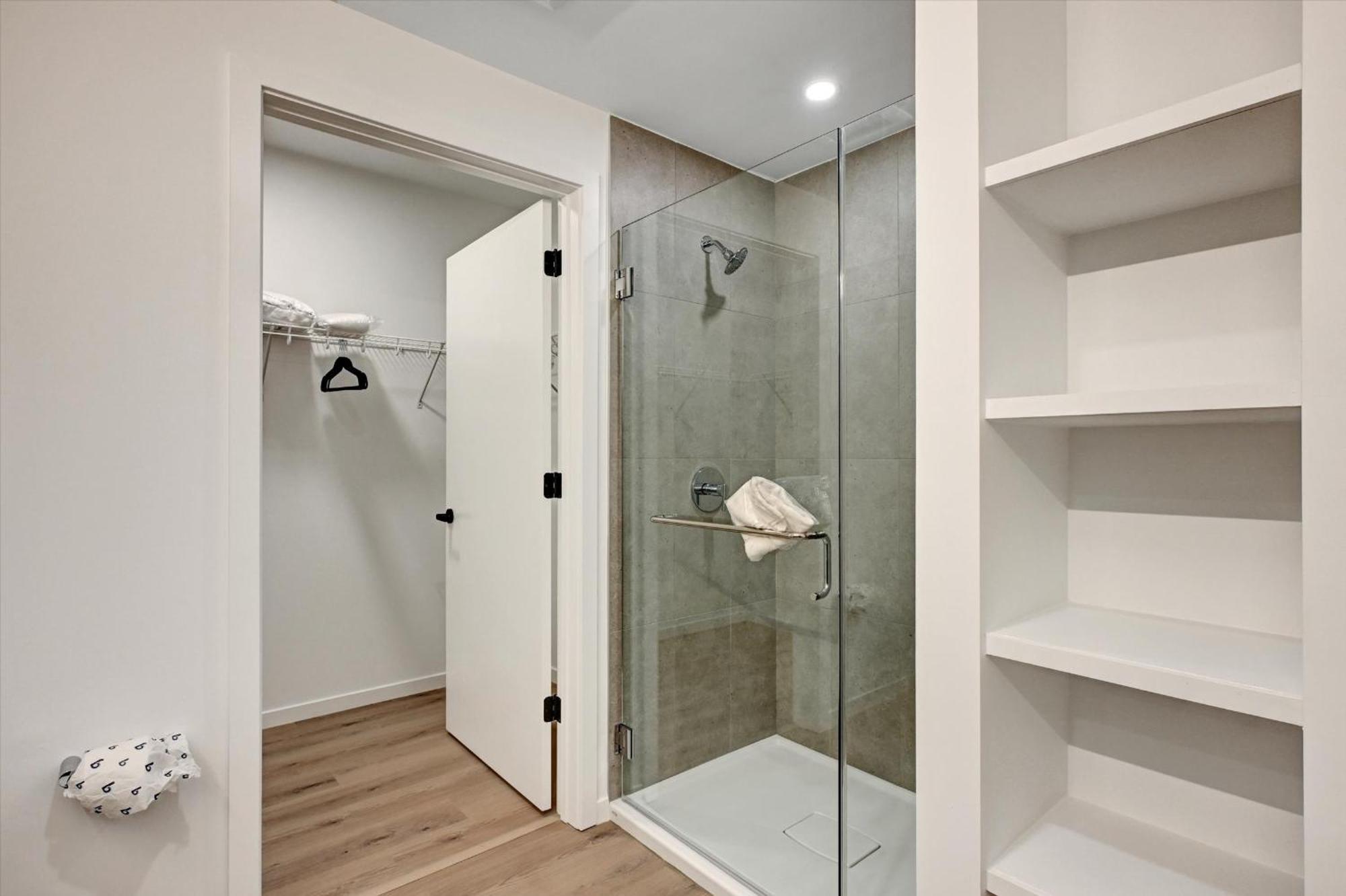 Global Luxury Suites At Town Center Reston Bagian luar foto